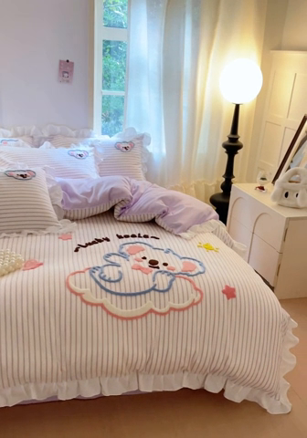 91家纺网 家纺一手货源 找家纺 泉欣家纺 2025新品韩系网红水洗棉卡通毛巾绣花小象考拉系列四件套（专版花型） 云朵考拉风铃紫