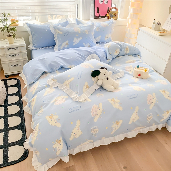 91家纺网 家纺一手货源 找家纺 玉元坊 2025新款三丽鸥系列白花边被套纯棉全棉床裙三件套四件套-大耳狗白花边款式 花边款-蛋糕玉桂狗