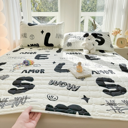 （买家秀 爆款花型 长期不断货）新款全棉棉花床垫床护垫三件套 字母韵动