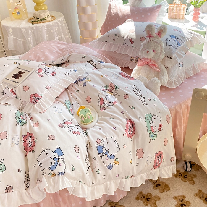 91家纺网 家纺一手货源 找家纺 玉元坊 2025新款三丽鸥系列白花边被套纯棉全棉床裙三件套四件套-凯蒂猫白花边款式 甜心kt 花边款