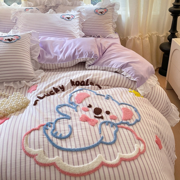 91家纺网 家纺一手货源 找家纺 泉欣家纺 2025新品韩系网红水洗棉卡通毛巾绣花小象考拉系列四件套（专版花型） 云朵考拉风铃紫