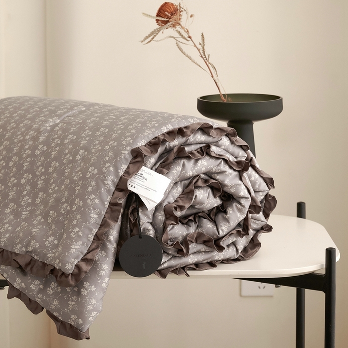 91家纺网 家纺一手货源 找家纺 汇庭 2025新款秋冬新款·铂金雅棉春秋系列·棚拍 苏美尔灰