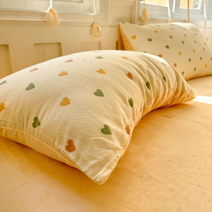 91家纺网 家纺一手货源 找家纺 千朵 2025新款豆豆绒双层纱四件套 油画爱心