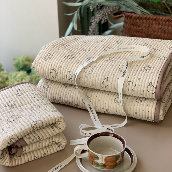 91家纺网 家纺一手货源 找家纺 汇庭 2025新款蔓莎床盖三件套系列 小象星星