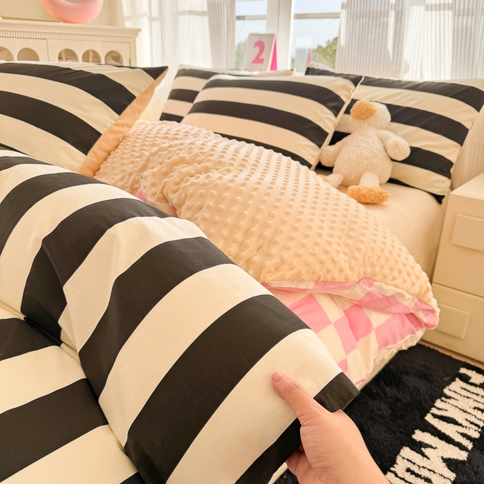 91家纺网 家纺一手货源 找家纺 千朵 2025新款全棉加豆豆绒四件套 甜酷黑莓