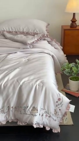 91家纺网 家纺一手货源 找家纺 汇庭 2025新款绿野仙踪春秋系列冬被 淡紫