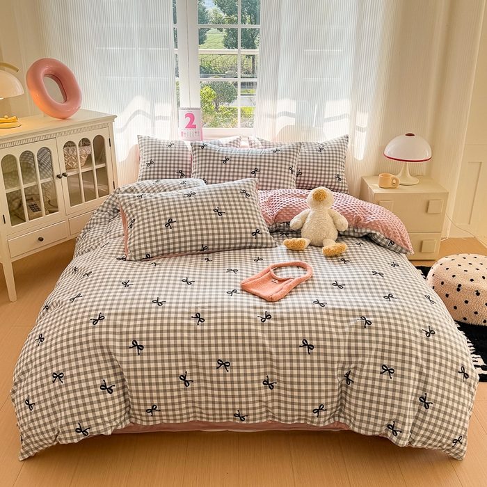 91家纺网 家纺一手货源 找家纺 千朵 2025新款全棉加豆豆绒四件套 灰色蝴蝶结