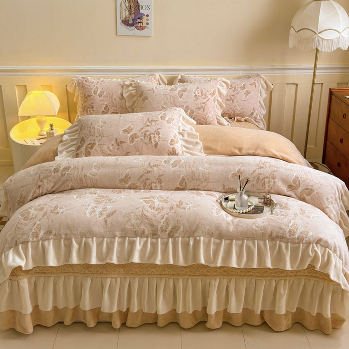 91家纺网 家纺一手货源 找家纺 大麦家纺 2024新款高克重牛奶绒夹棉床盖四件套 梦蝶咖