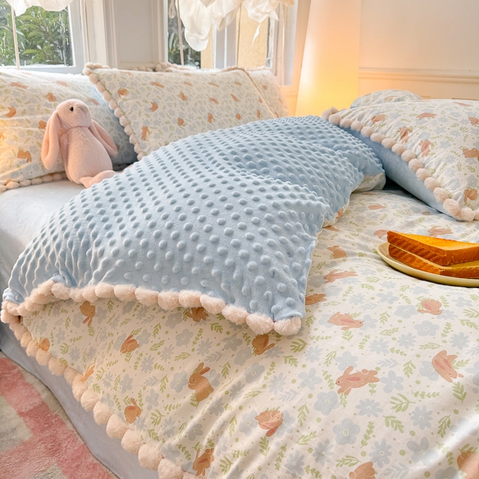 91家纺网 家纺一手货源 找家纺 千朵 2025新款棉加豆豆绒毛毛球边四件套 玉兔