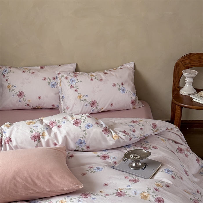 91家纺网 家纺一手货源 找家纺 窝米 2025春季新品全棉13370系列全棉治愈风花卉系列四件套 湖畔粉