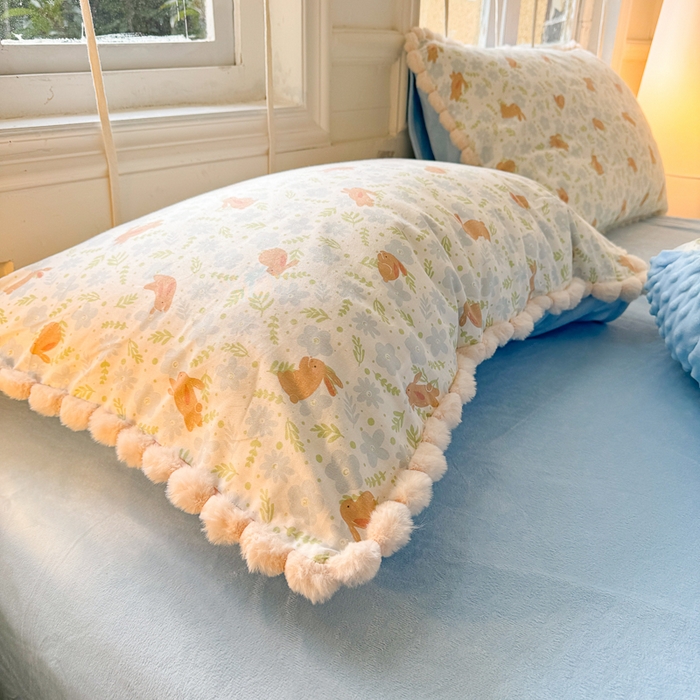 91家纺网 家纺一手货源 找家纺 千朵 2025新款棉加豆豆绒毛毛球边四件套 玉兔