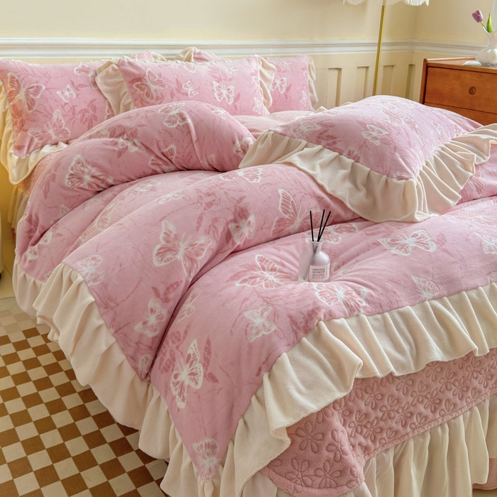 91家纺网 家纺一手货源 找家纺 大麦家纺 2024新款高克重牛奶绒夹棉床盖四件套 梦蝶粉