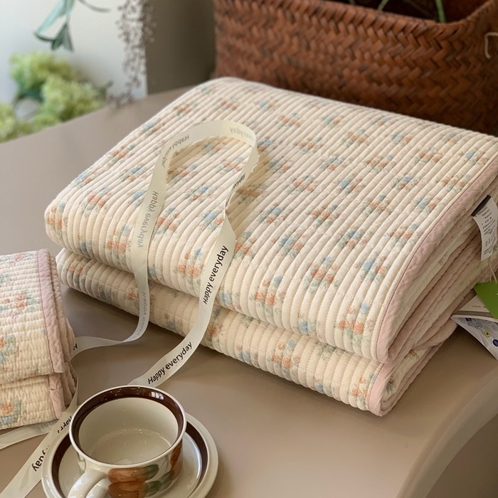 91家纺网 家纺一手货源 找家纺 汇庭 2025新款蔓莎床盖三件套系列 花世界