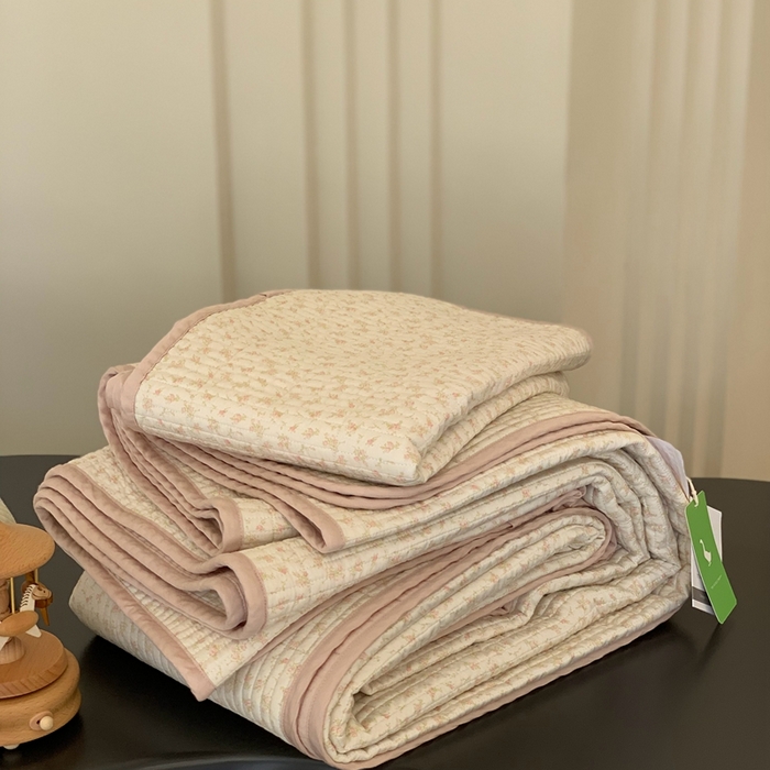 91家纺网 家纺一手货源 找家纺 汇庭 2025新款蔓莎床盖三件套系列 粉可利