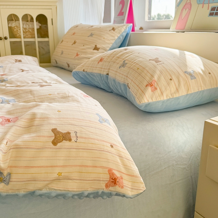 91家纺网 家纺一手货源 找家纺 千朵 2025新款全棉加豆豆绒四件套 小彩熊