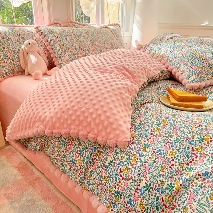 91家纺网 家纺一手货源 找家纺 千朵 2025新款棉加豆豆绒毛毛球边四件套 安琪