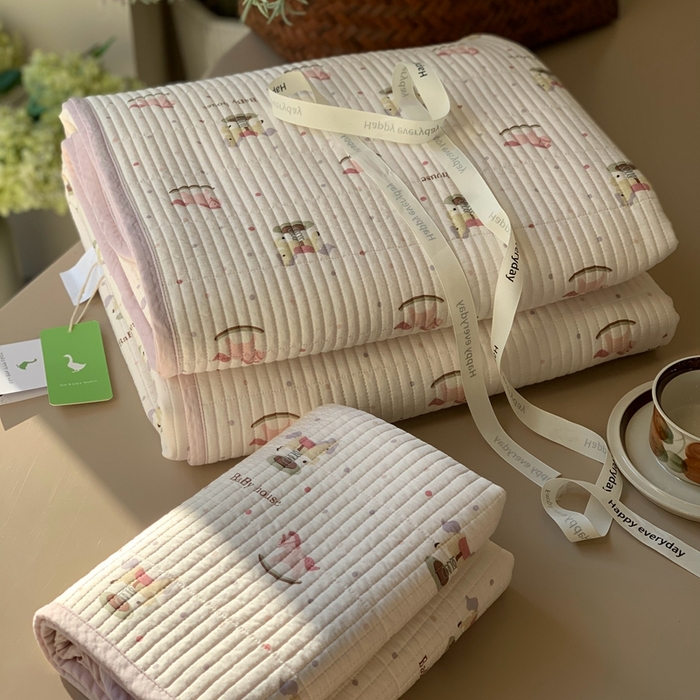 91家纺网 家纺一手货源 找家纺 汇庭 2025新款蔓莎床盖三件套系列 木马粉