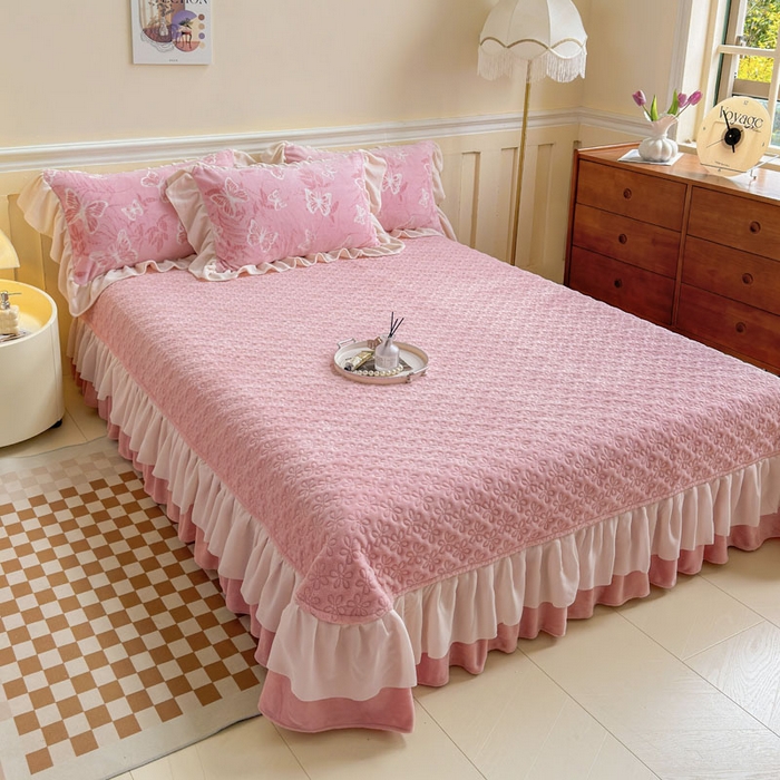 91家纺网 家纺一手货源 找家纺 大麦家纺 2024新款高克重牛奶绒夹棉床盖四件套 梦蝶粉