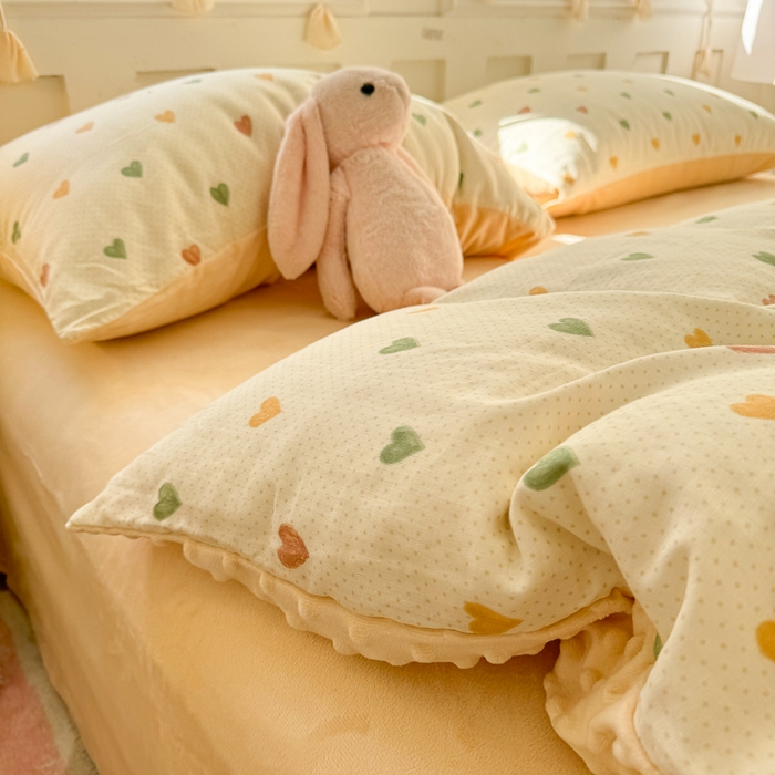 91家纺网 家纺一手货源 找家纺 千朵 2025新款豆豆绒双层纱四件套 油画爱心