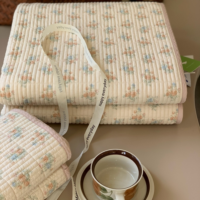 91家纺网 家纺一手货源 找家纺 汇庭 2025新款蔓莎床盖三件套系列 花世界