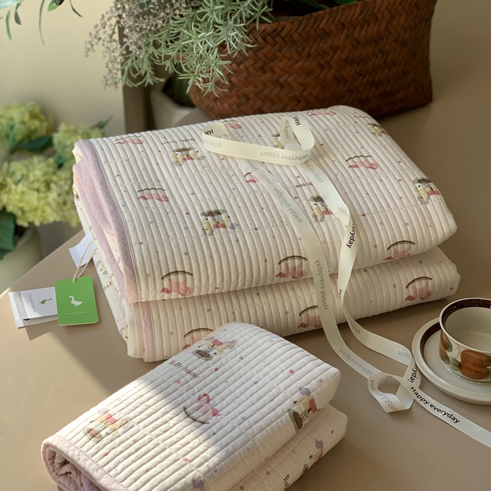 91家纺网 家纺一手货源 找家纺 汇庭 2025新款蔓莎床盖三件套系列 木马粉