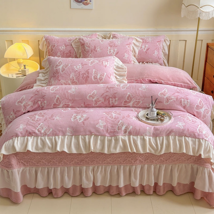 91家纺网 家纺一手货源 找家纺 大麦家纺 2024新款高克重牛奶绒夹棉床盖四件套 梦蝶粉