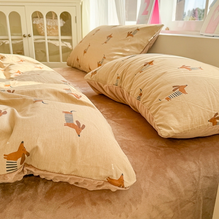 91家纺网 家纺一手货源 找家纺 千朵 2025新款全棉加豆豆绒四件套 蜡肠狗