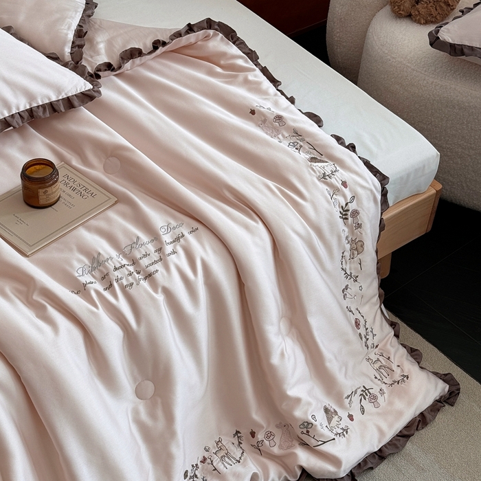 91家纺网 家纺一手货源 找家纺 汇庭 2025新款绿野仙踪春秋系列冬被 淡粉