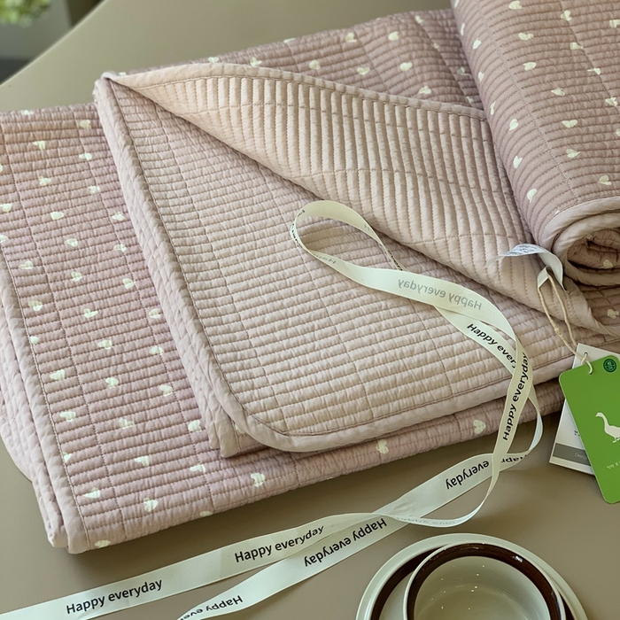 91家纺网 家纺一手货源 找家纺 汇庭 2025新款蔓莎床盖三件套系列 小爱心粉