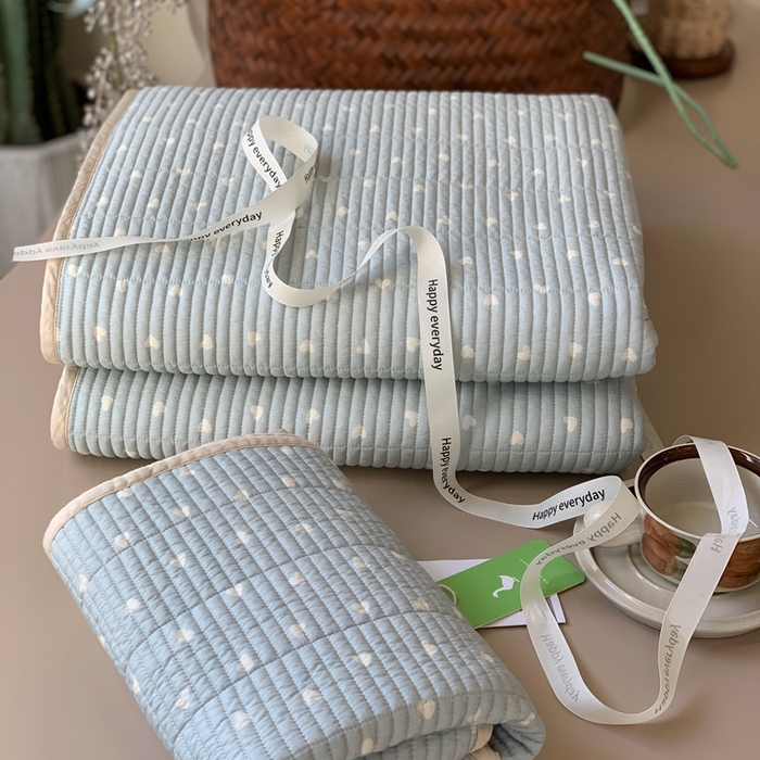 91家纺网 家纺一手货源 找家纺 汇庭 2025新款蔓莎床盖三件套系列 小爱心兰