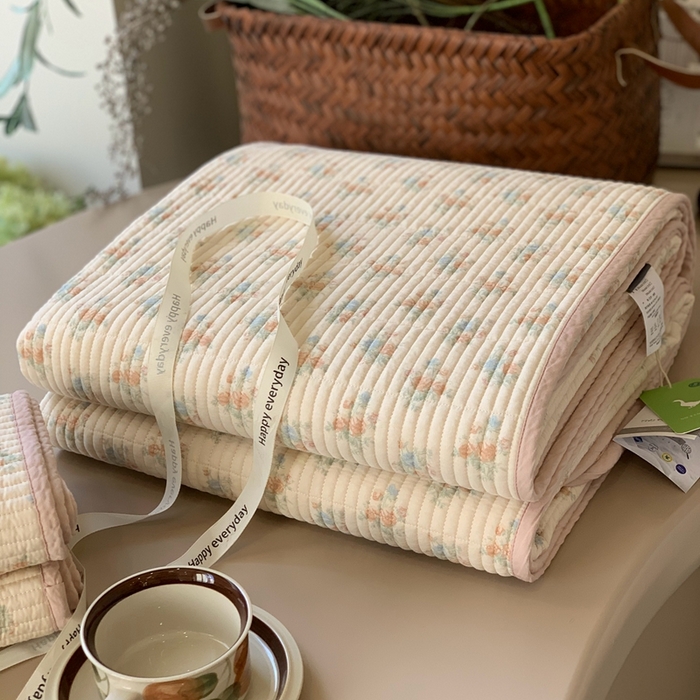 91家纺网 家纺一手货源 找家纺 汇庭 2025新款蔓莎床盖三件套系列 花世界