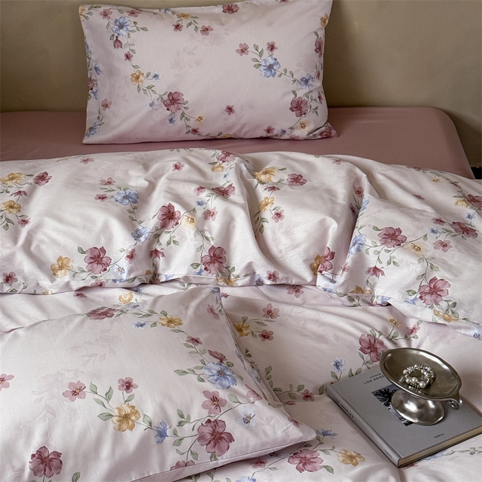 91家纺网 家纺一手货源 找家纺 窝米 2025春季新品全棉13370系列全棉治愈风花卉系列四件套 湖畔粉