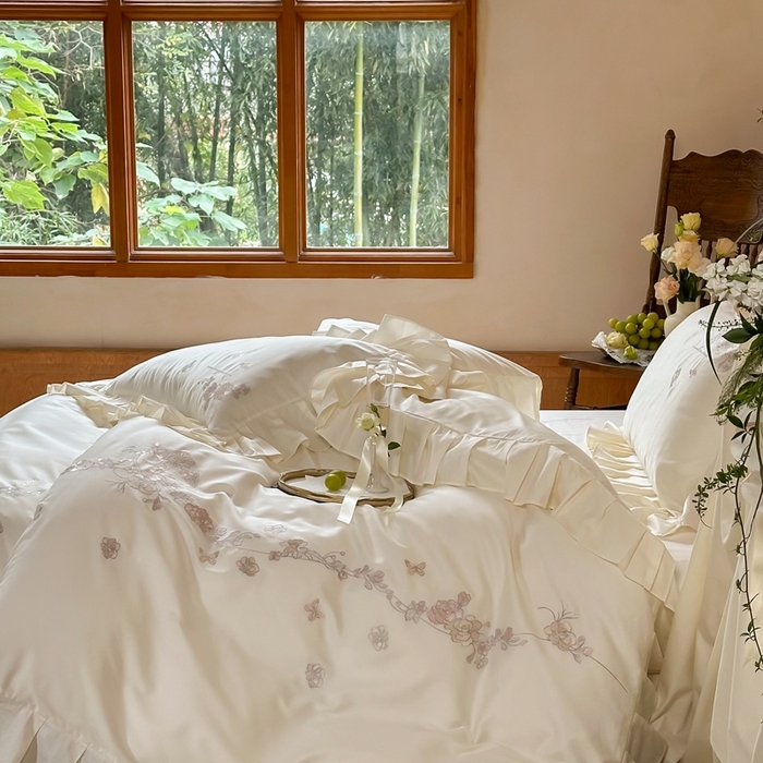 91家纺网 家纺一手货源 找家纺 窝米 2025长绒荷叶边100支刺绣工艺款四件套（玫瑰园） 玫瑰园-奶白