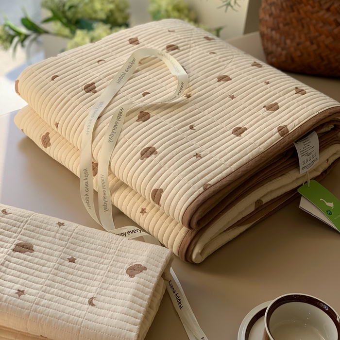 91家纺网 家纺一手货源 找家纺 汇庭 2025新款蔓莎床盖三件套系列 星空熊