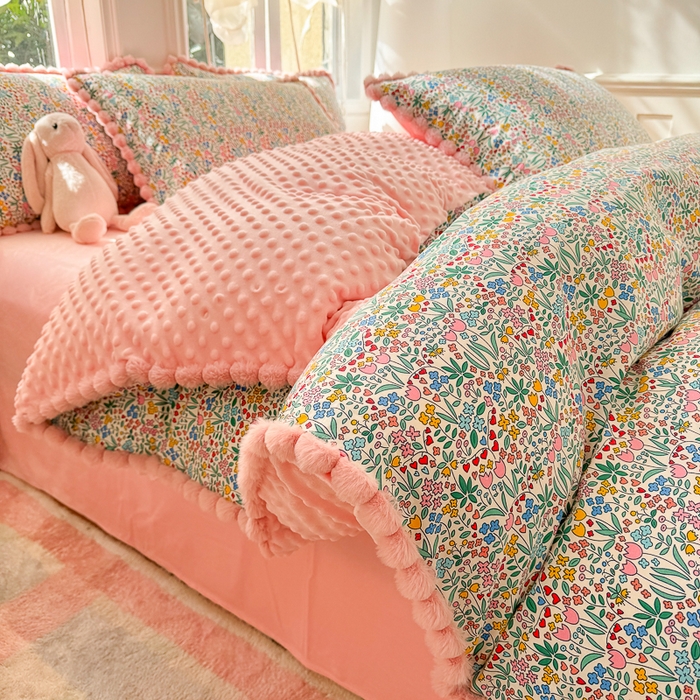 91家纺网 家纺一手货源 找家纺 千朵 2025新款棉加豆豆绒毛毛球边四件套 安琪