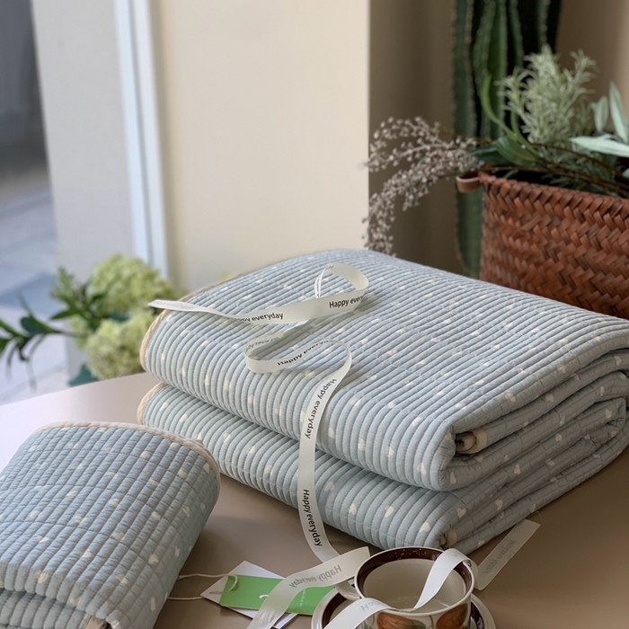 91家纺网 家纺一手货源 找家纺 汇庭 2025新款蔓莎床盖三件套系列 小爱心兰