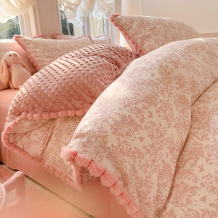 91家纺网 家纺一手货源 找家纺 （总）千朵 2025新款棉加豆豆绒毛毛球边四件套