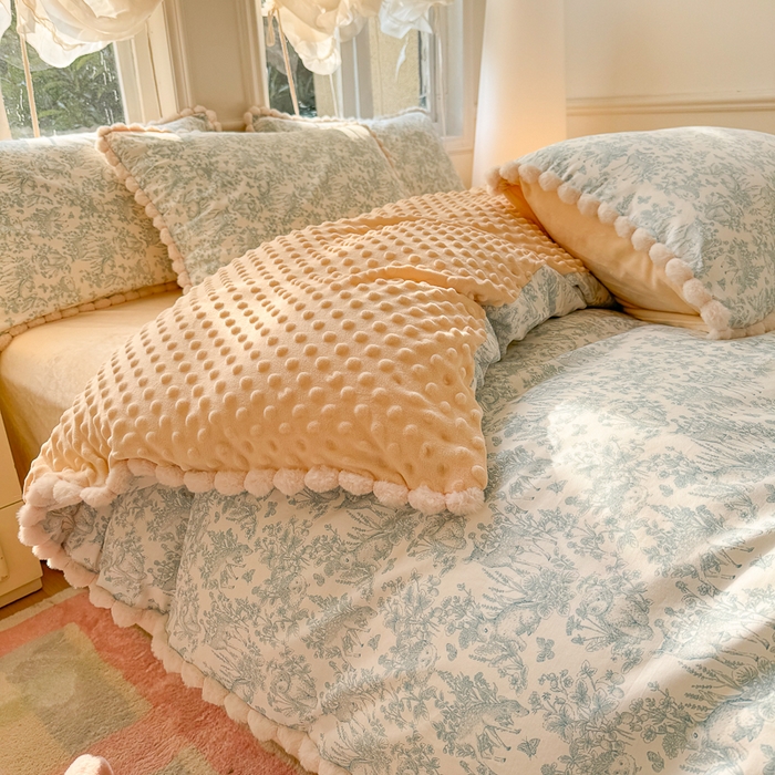 91家纺网 家纺一手货源 找家纺 千朵 2025新款棉加豆豆绒毛毛球边四件套 散文诗