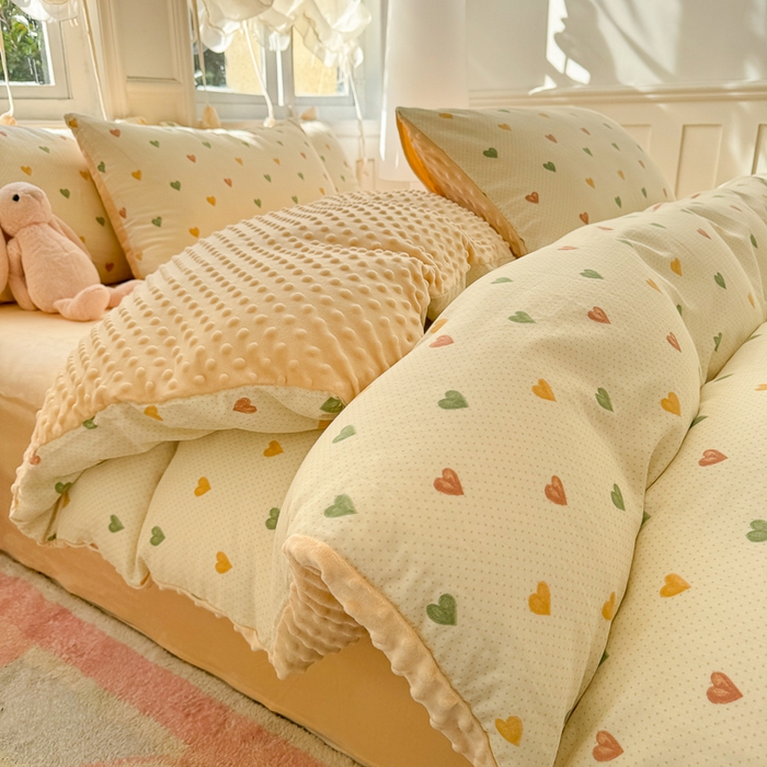 91家纺网 家纺一手货源 找家纺 千朵 2025新款豆豆绒双层纱四件套 油画爱心