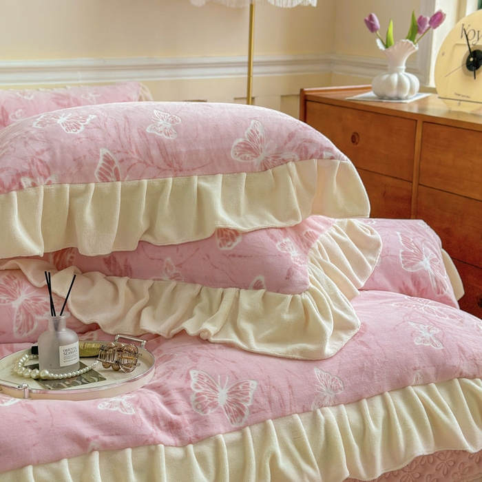 91家纺网 家纺一手货源 找家纺 大麦家纺 2024新款高克重牛奶绒夹棉床盖四件套 梦蝶粉