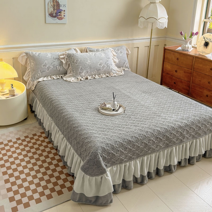 91家纺网 家纺一手货源 找家纺 大麦家纺 2024新款高克重牛奶绒夹棉床盖四件套 梦蝶灰