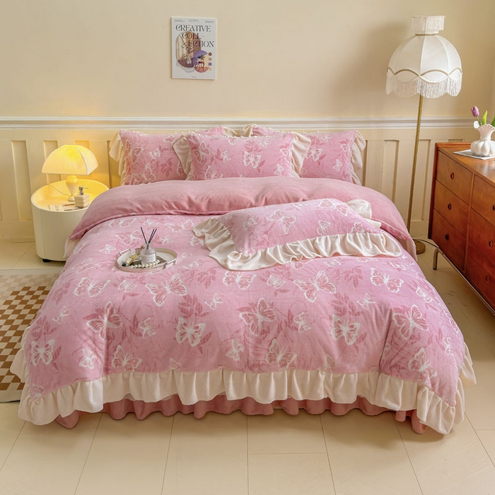 91家纺网 家纺一手货源 找家纺 大麦家纺 2024新款高克重牛奶绒夹棉床盖四件套 梦蝶粉