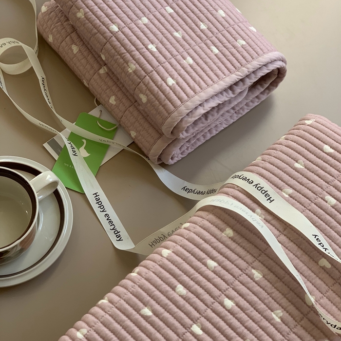 91家纺网 家纺一手货源 找家纺 汇庭 2025新款蔓莎床盖三件套系列 小爱心粉