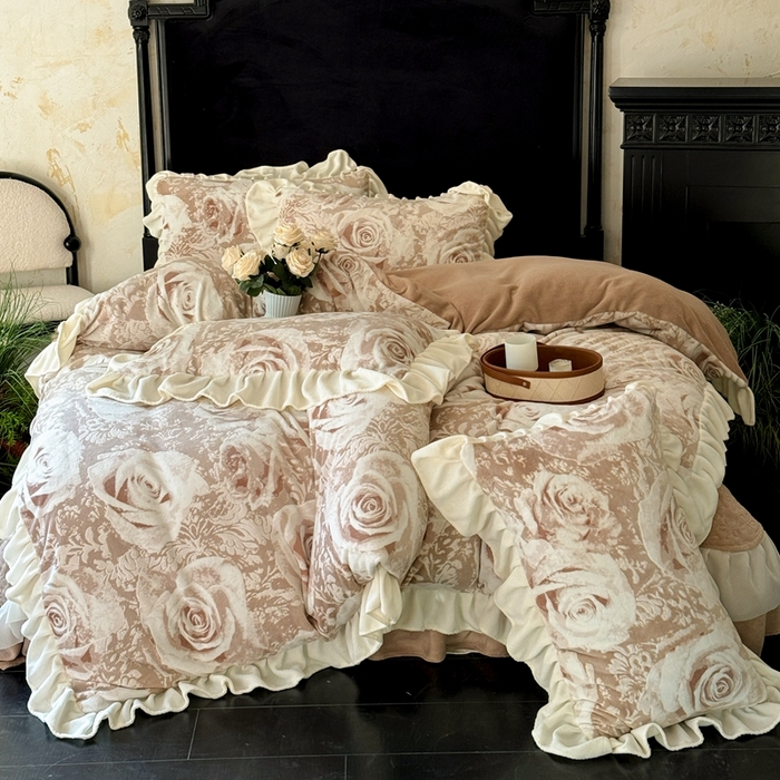 91家纺网 家纺一手货源 找家纺 大麦家纺 2024新款高克重牛奶绒夹棉床盖四件套 玫瑰咖