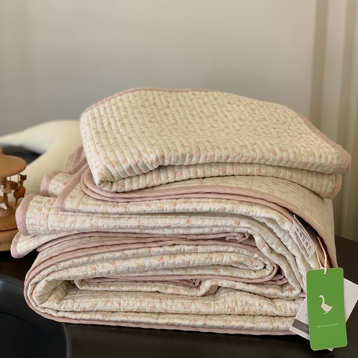 91家纺网 家纺一手货源 找家纺 汇庭 2025新款蔓莎床盖三件套系列 粉可利