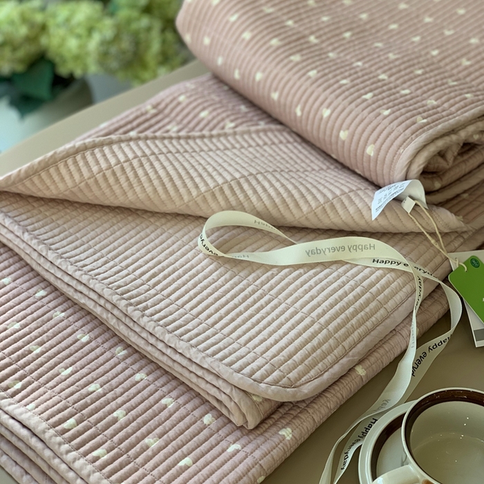 91家纺网 家纺一手货源 找家纺 汇庭 2025新款蔓莎床盖三件套系列 小爱心粉