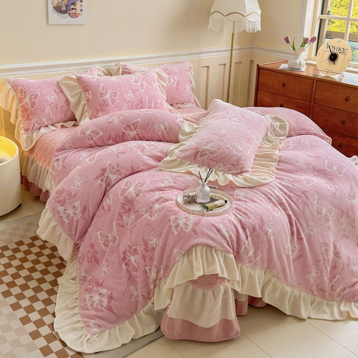 91家纺网 家纺一手货源 找家纺 大麦家纺 2024新款高克重牛奶绒夹棉床盖四件套 梦蝶粉