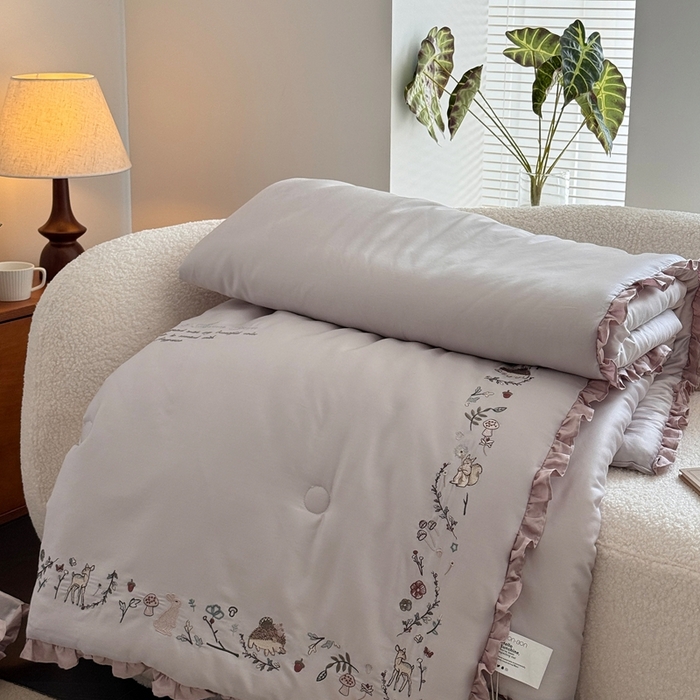 91家纺网 家纺一手货源 找家纺 汇庭 2025新款绿野仙踪春秋系列冬被 淡紫