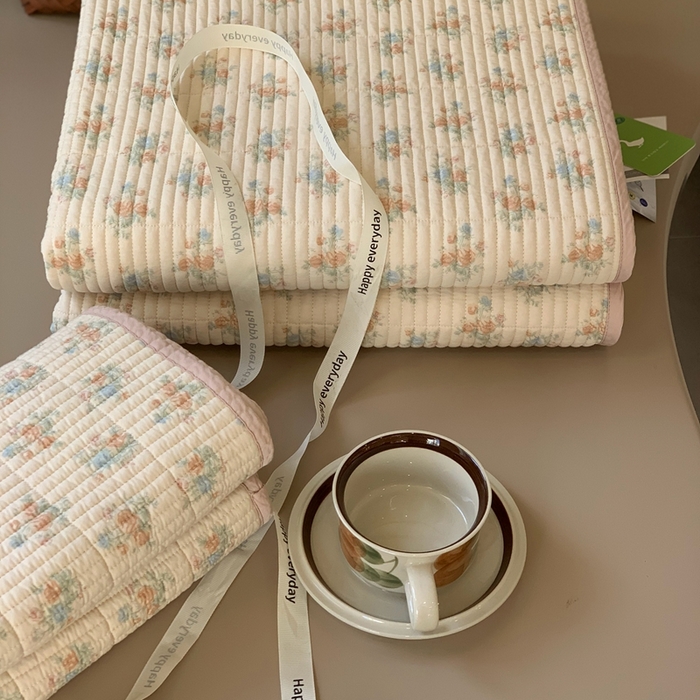 91家纺网 家纺一手货源 找家纺 汇庭 2025新款蔓莎床盖三件套系列 花世界