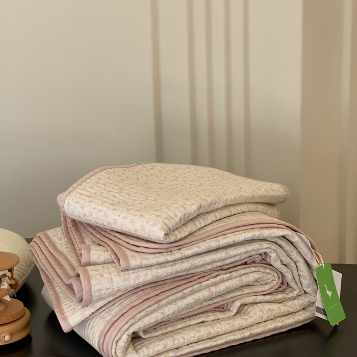 91家纺网 家纺一手货源 找家纺 汇庭 2025新款蔓莎床盖三件套系列 粉可利